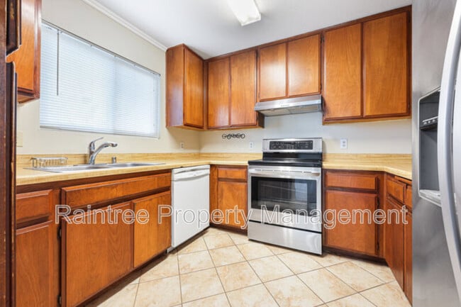 Building Photo - 1390 Hygeia Ave