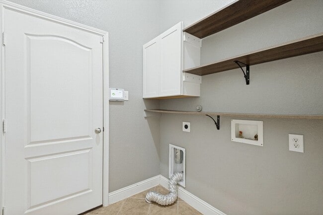 Building Photo - 594 Louder Way