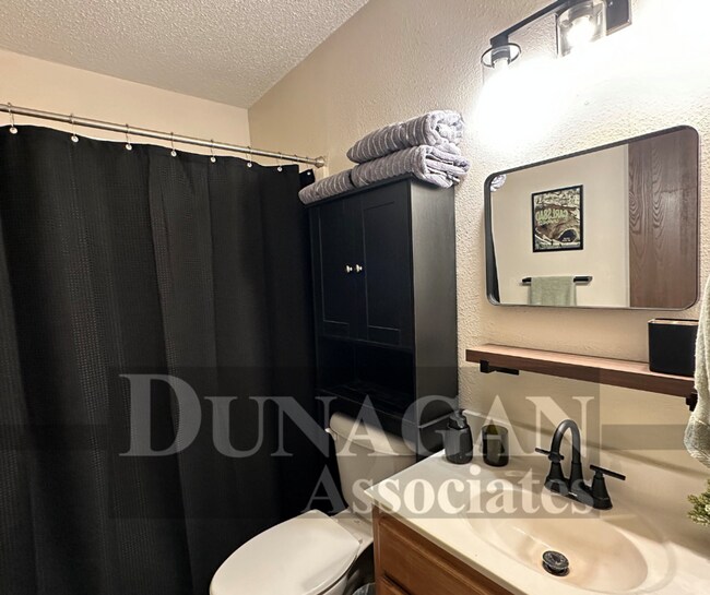 Building Photo - 2 bedroom 2 bath 40+ HOA Community Fully F...