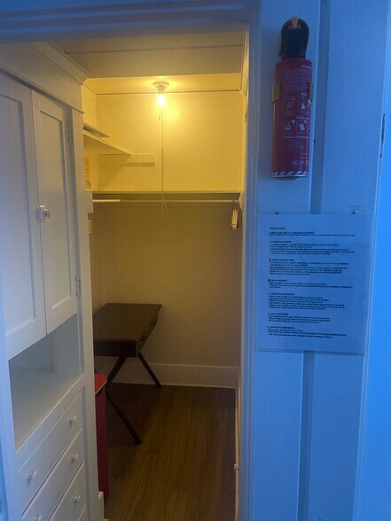 Building Photo - 1109 E 1st St