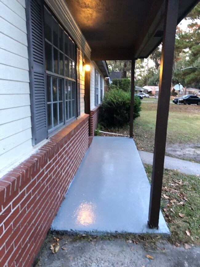 Building Photo - 9321 Dunwoody Dr