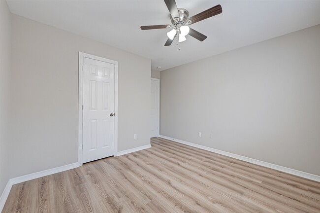 Building Photo - 5602 Eagle Sky Blvd