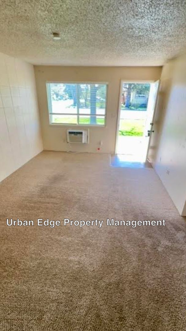 Building Photo - 1 bedroom 1 bath apartment (photos similar)
