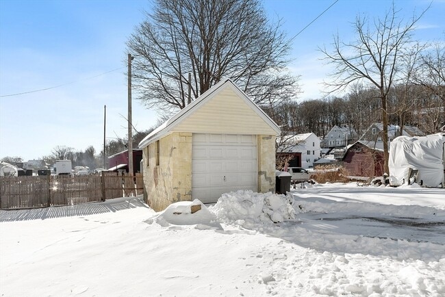 Building Photo - 88 Baker St