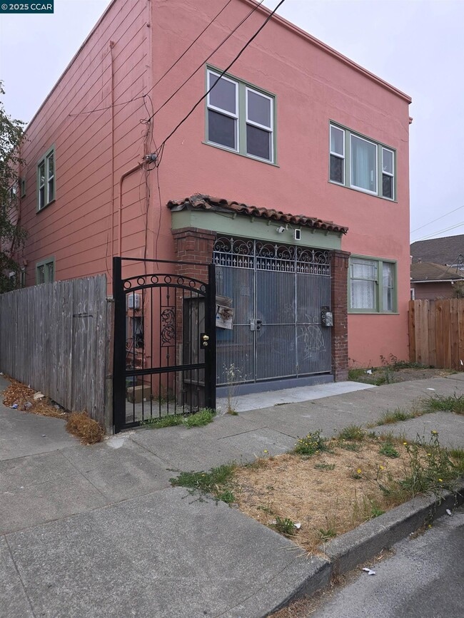 Primary Photo - 548 19th St
