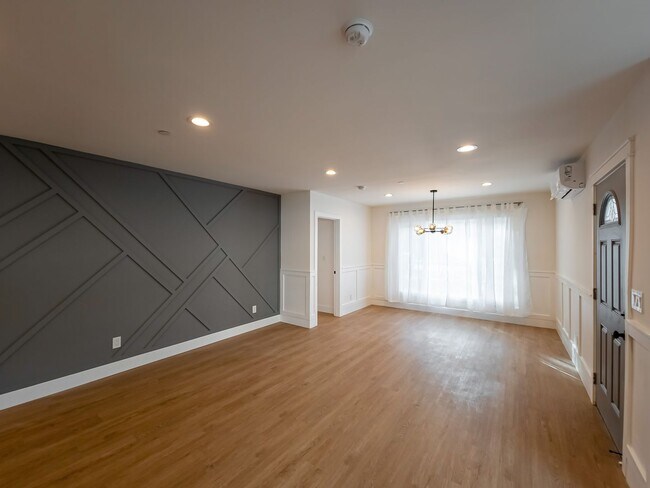 Building Photo - Newly Renovated 4BR Lamanda Park Units!
