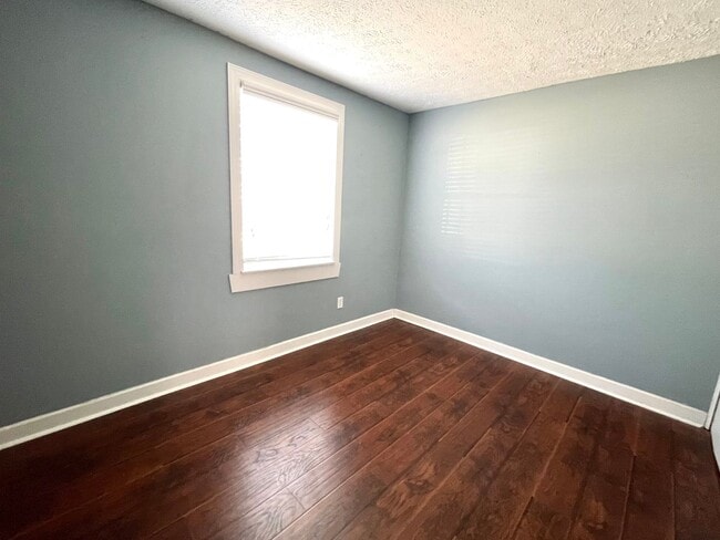 Building Photo - 3 Bedroom home for rent in a Great Neighbo...
