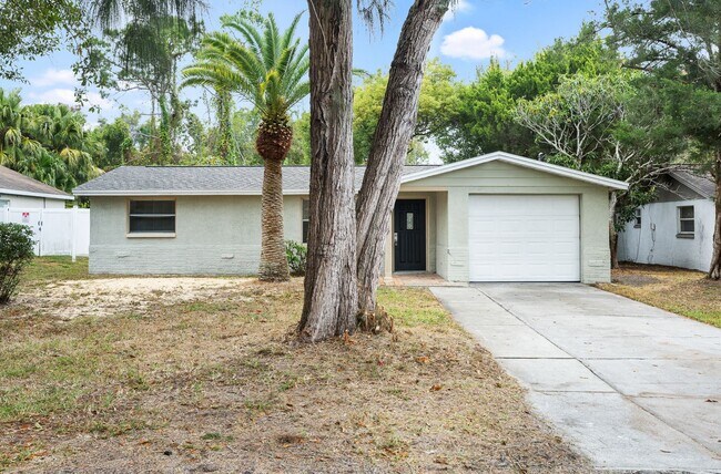 Building Photo - Beautiful 3bdrm/2bath home with attached garage and large yard $1,595.00 ** Ready Now** MOVE IN B...