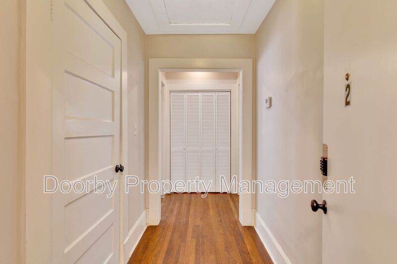 Building Photo - 621 Fortwood Pl