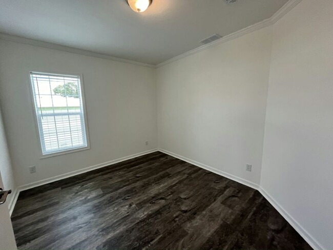 Building Photo - 968 Avanti Way Blvd