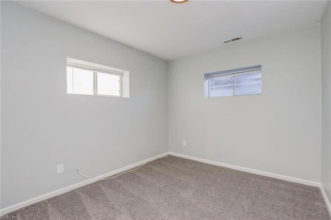 Building Photo - 1447 W 40th St