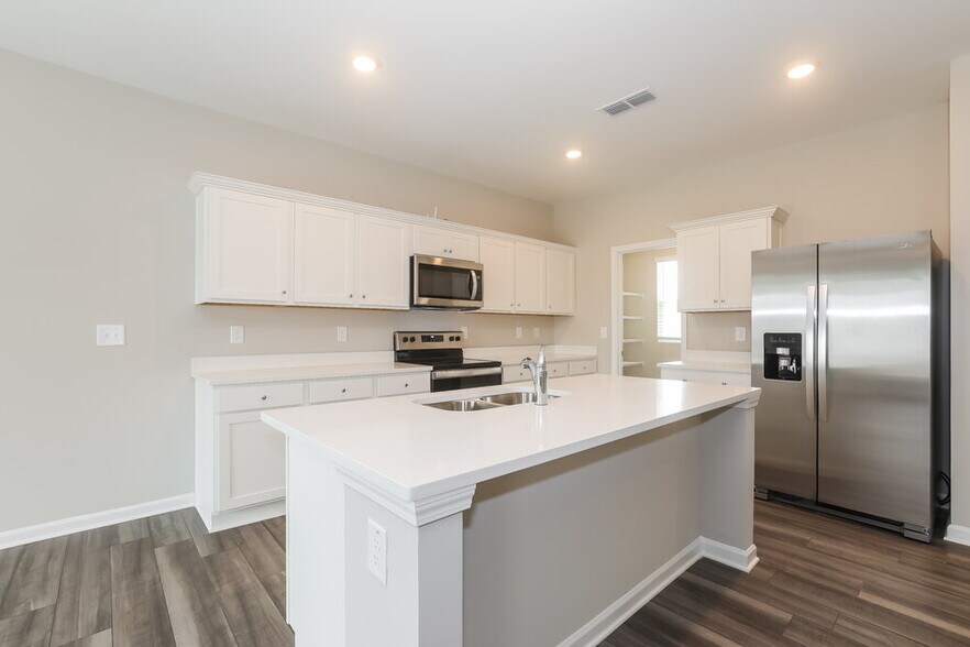 Building Photo - 577 Knightsbridge Ln