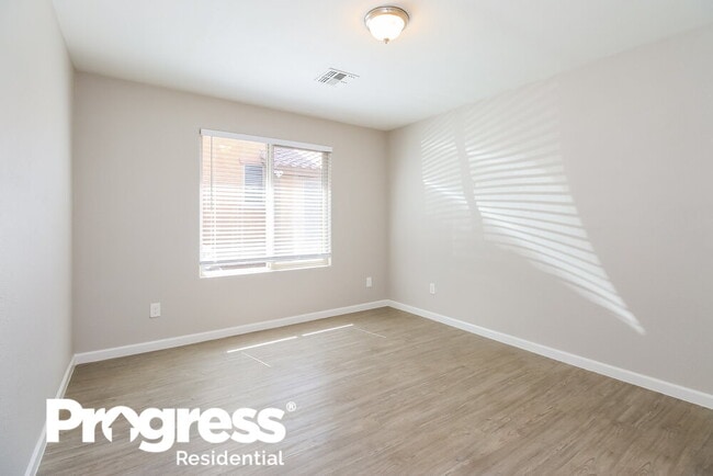 Building Photo - 3825 E Frances Ln