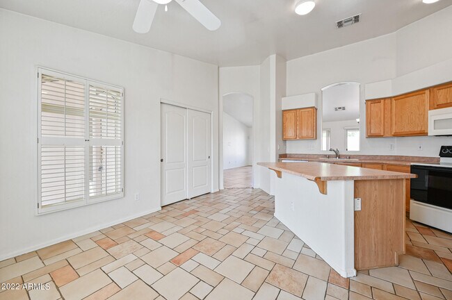 Building Photo - 5047 S Roosevelt St