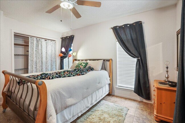 Building Photo - 4611 Cedargrove Dr