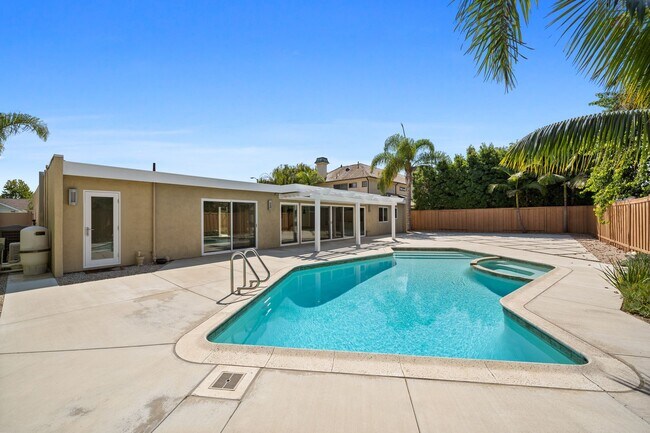 Building Photo - REMODELED 4 BD/3.5 BA RANCH STYLE HOME IN DOVER SHORES