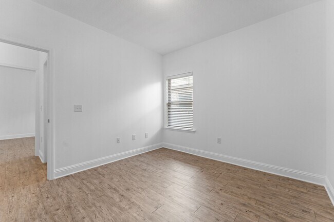 Building Photo - 27320 Lashay Dr