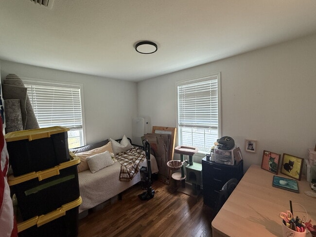 Building Photo - AVAILABLE EARLY JULY:  UPDATED 2 BEDROOM 1...