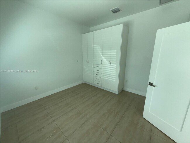 Building Photo - 465 E 58th St
