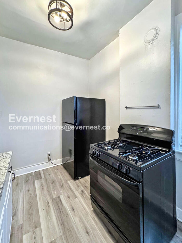 Building Photo - 1147 N Marion St