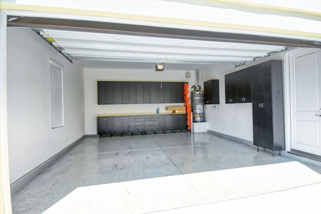 Building Photo - 5 Bedroom Resort-Style Estate with Pool, Spa & RV Parking