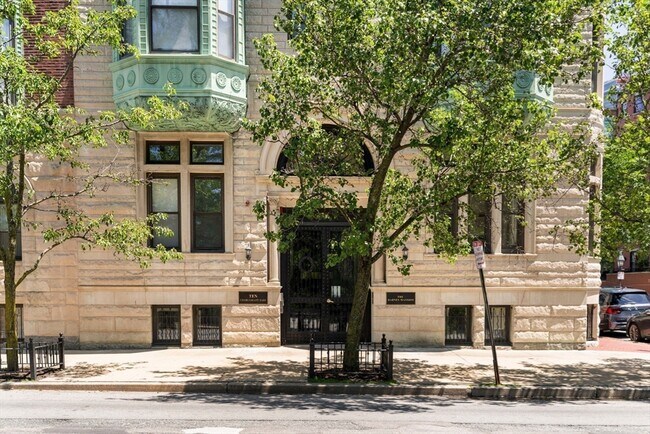Building Photo - 10 Charlesgate E