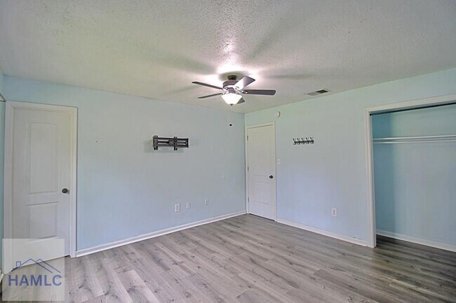 Building Photo - 1062 Kelly Dr