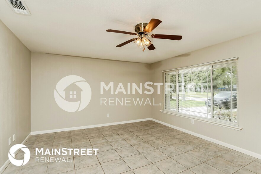 Building Photo - 1206 Cricket Dr NE