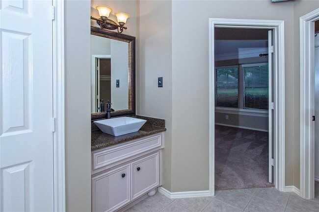 Building Photo - 7718 Trophy Pl Dr