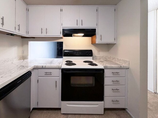 Building Photo - 2685 Woodstone Pl