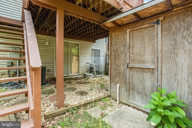 Building Photo - 111 Aston Ct