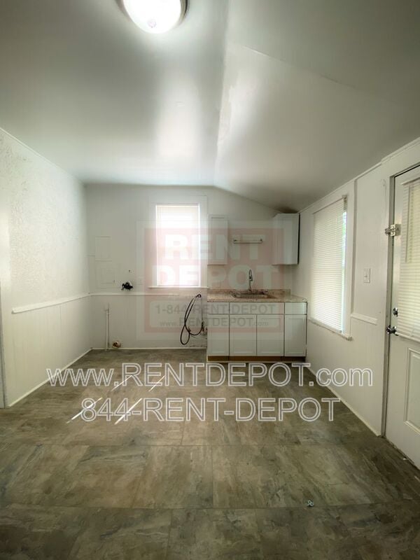 Building Photo - 1018 Cherry St