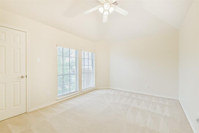Building Photo - 11918 Mariposa Canyon Dr