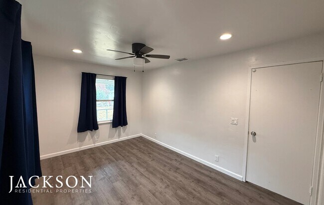 Building Photo - 627 El Terino Ave