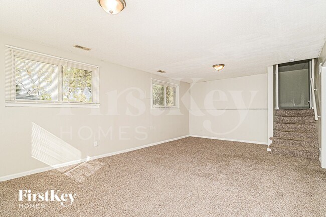 Building Photo - 6680 Foxshire Dr