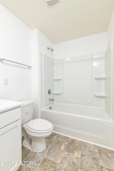 Building Photo - 228 Belle court