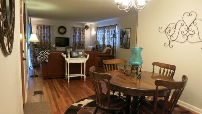 Building Photo - 1109 E 14th St