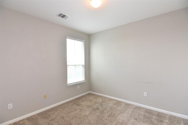 Building Photo - 13400 Briarwick Dr