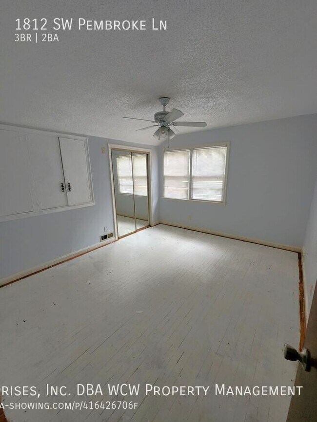 Building Photo - 1812 SW Pembroke Ln