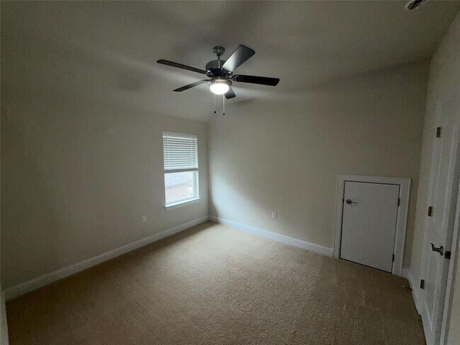 Building Photo - 8709 Moccasin Path