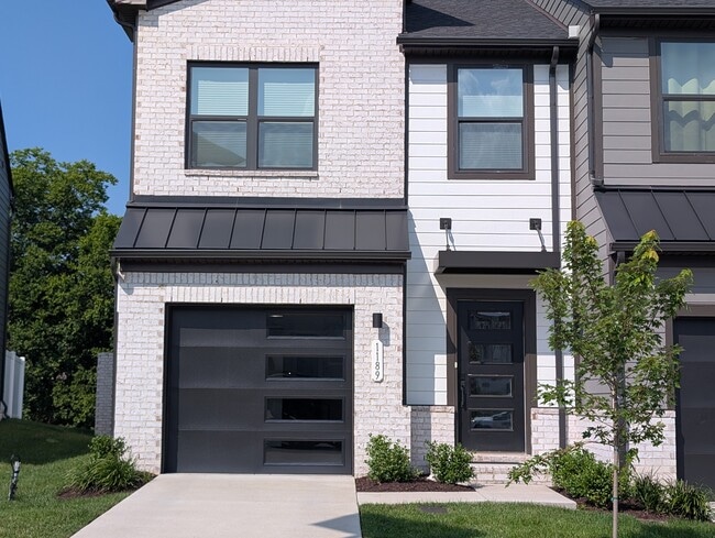 Building Photo - 1189 Riverbrook Dr