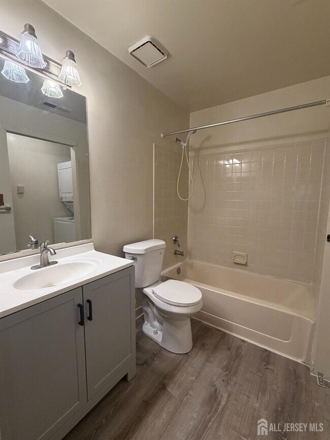 Building Photo - 601 Ravens Crest Dr