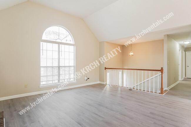 Building Photo - 3-Bed Home with Fireplace