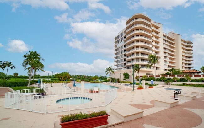 Building Photo - Luxury Seasonal or Annual Rental in the Prestigious Grand Bay Community – Longboat Key