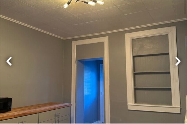 Building Photo - 813 10th St