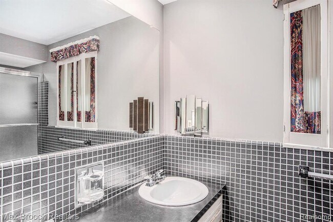 Building Photo - 5622 Powder Horn Dr