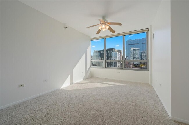 Building Photo - 701 S Wells St