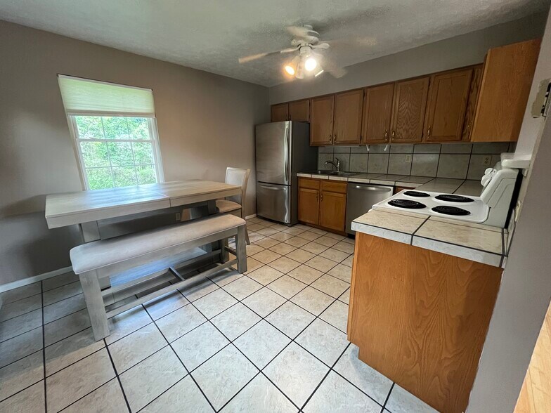 Primary Photo - 1016 Arrowhead Dr