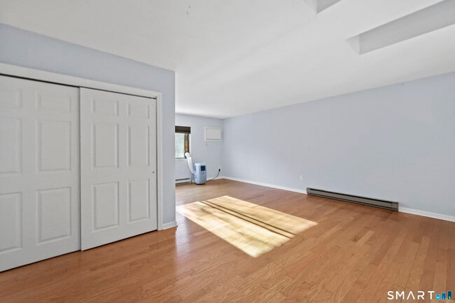 Building Photo - 187 Lovers Ln