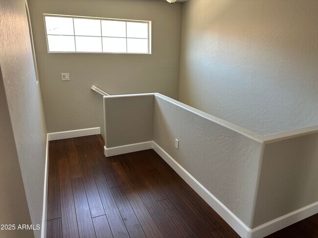 Building Photo - 320 W Mountain Sage Dr